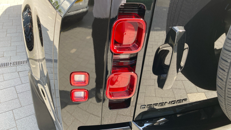 Land Rover Defender 3.0 D350 X-Dynamic SE 130 5dr Auto [8 Seat] Diesel Estate